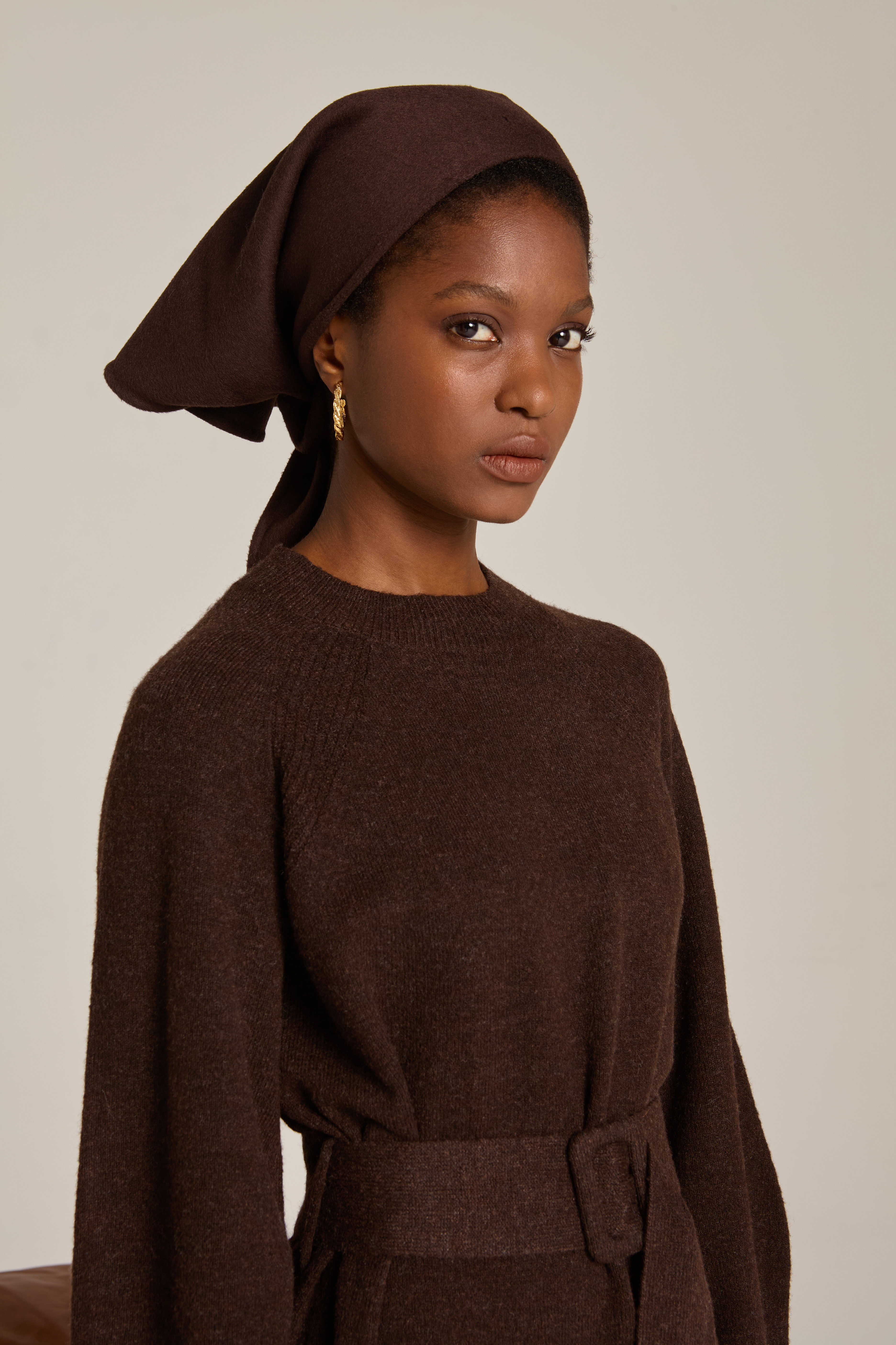 Πλεκτό Καφέ Midi Φόρεμα με Ζώνη