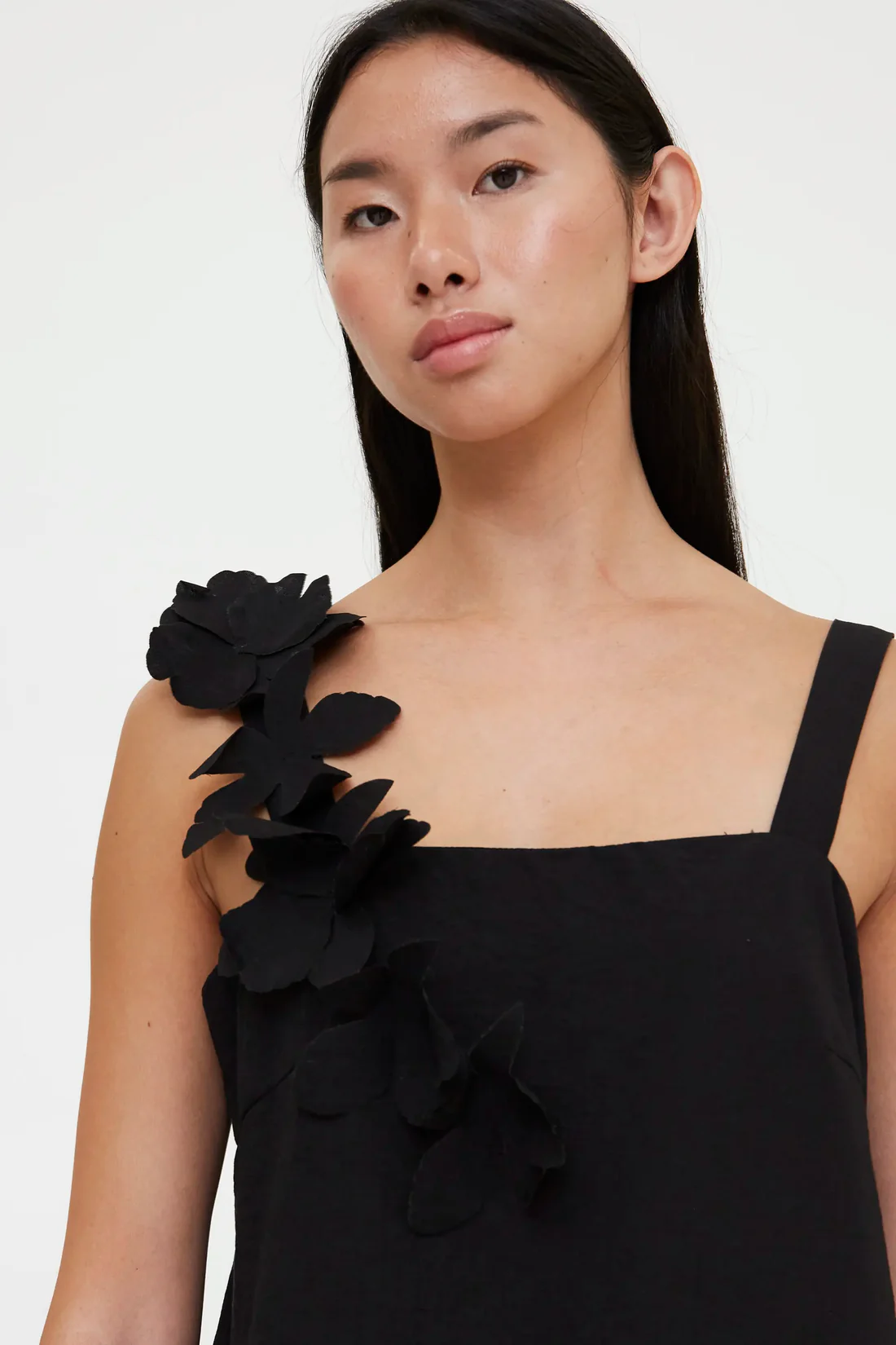 Μίνι μαύρο φόρεμα με λουλούδια